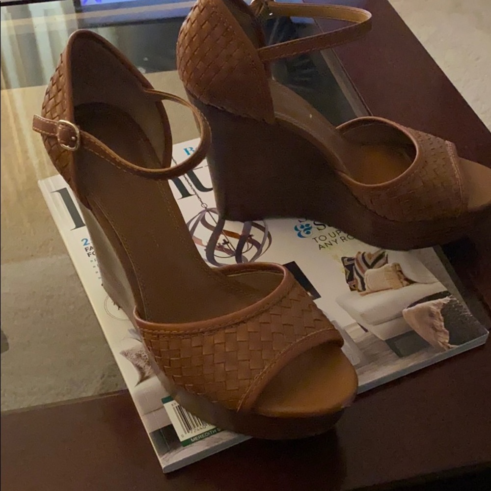 Cognac colored Platform sandals/wedges